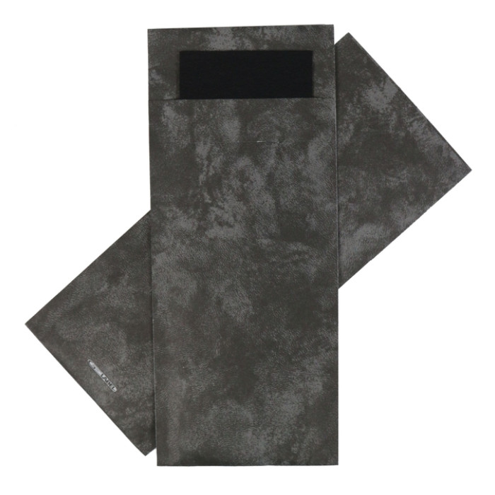 Bestekzakje IEZZY 190x85mm antraciet gemarmerd met zwart servet 500st